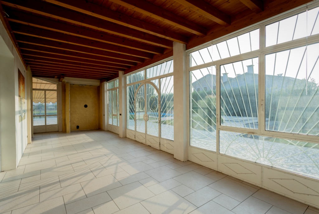 006__GRUPPOVELAveranda1