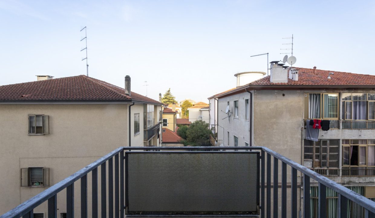 012__GRUPPOVELAbalcone