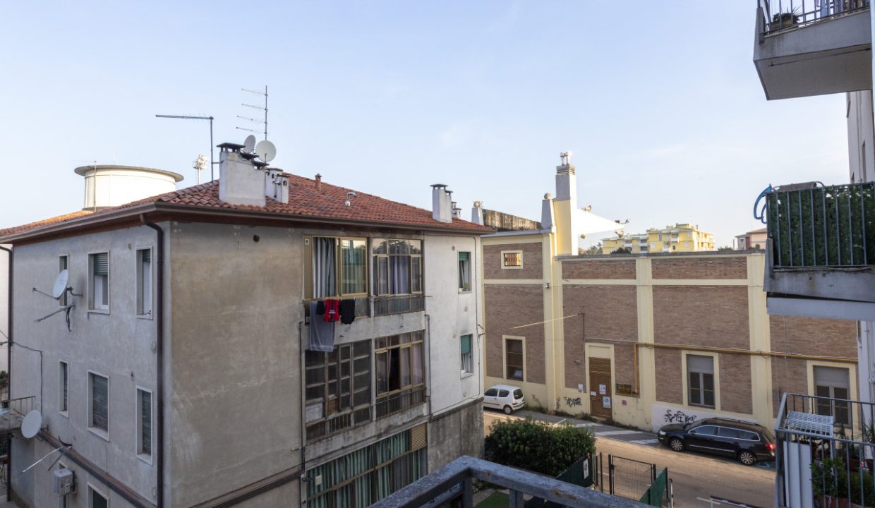 013__GRUPPOVELAbalcone