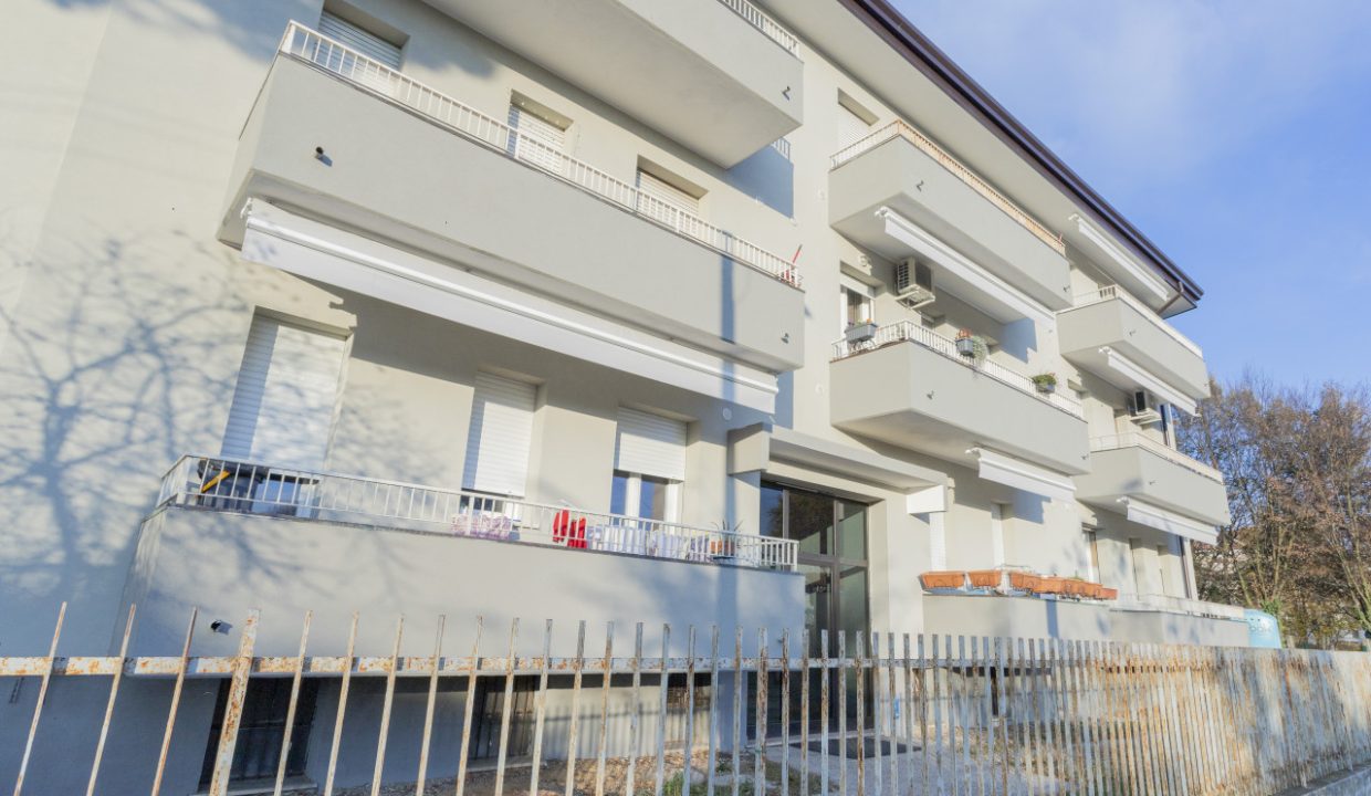 001__GRUPPOVELApalazzinaesterna