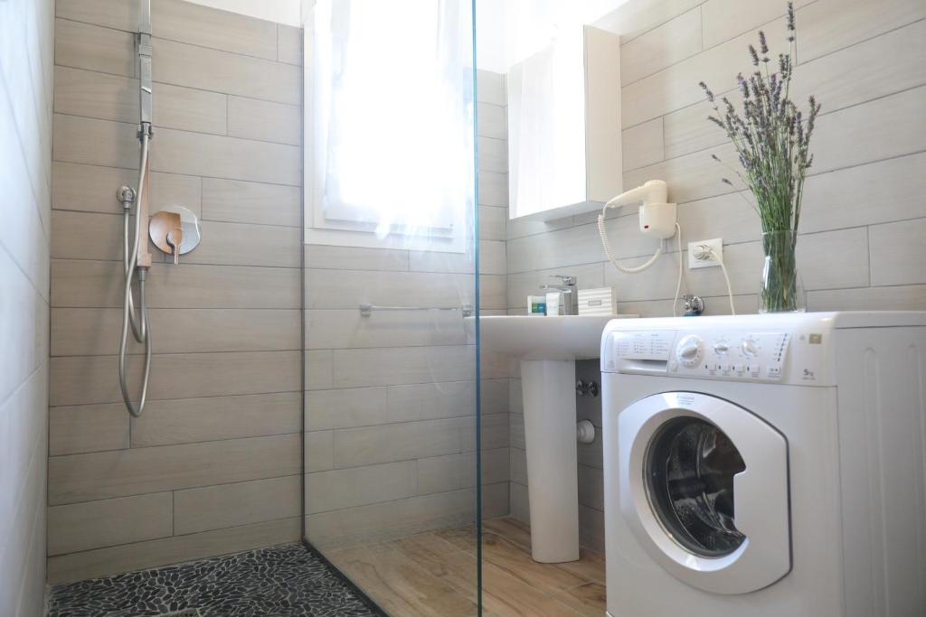 013__gruppo_vela_due_carrare_bagno_ristrutturato