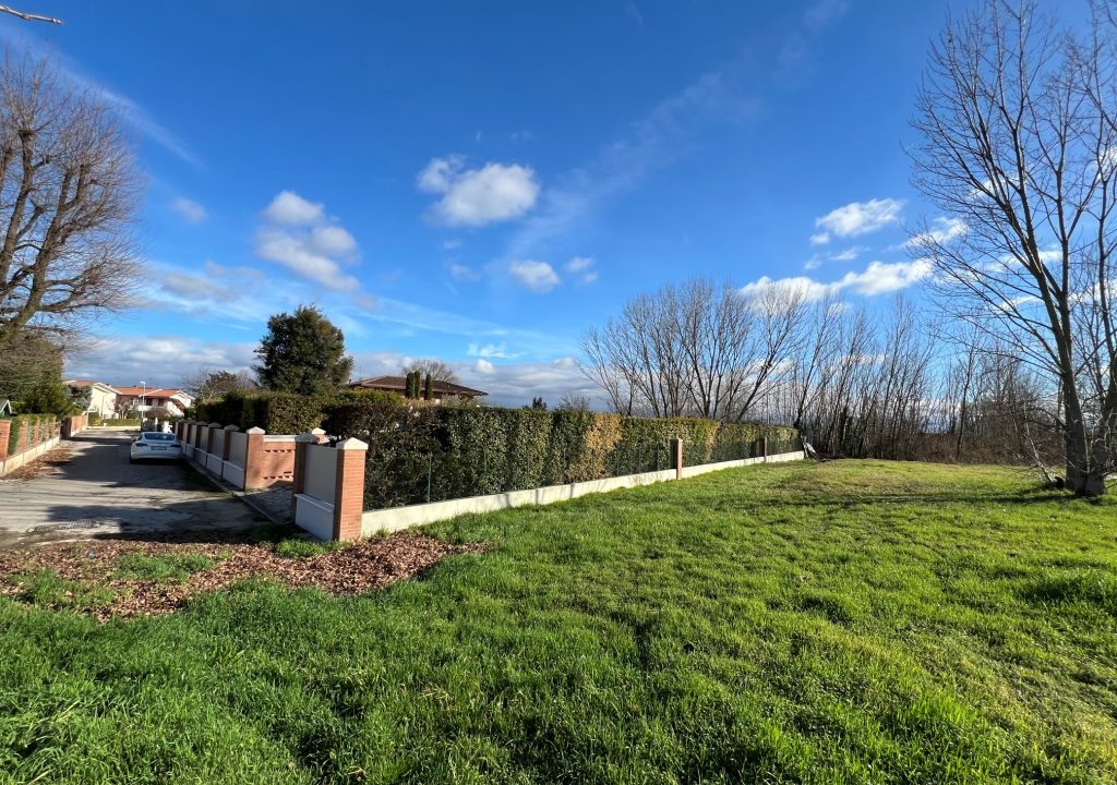 001__lotto_edificabile_vista_ingresso_est