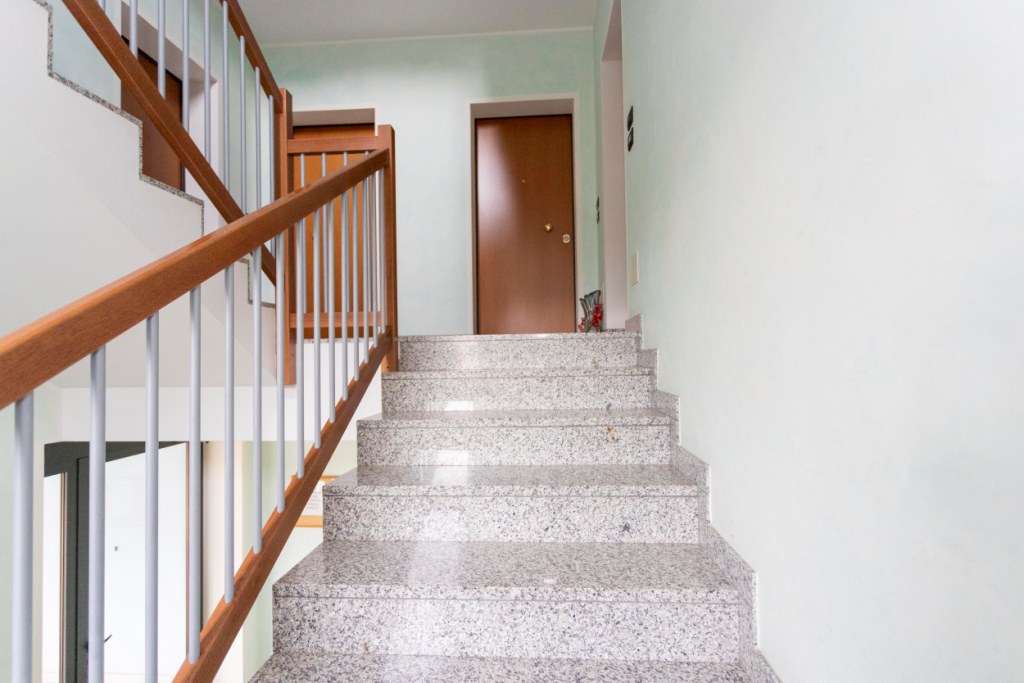 06 appartamento trilocale cartura scale