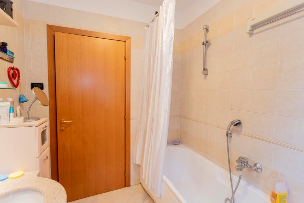 22 appartamento trilocale cartura bagno