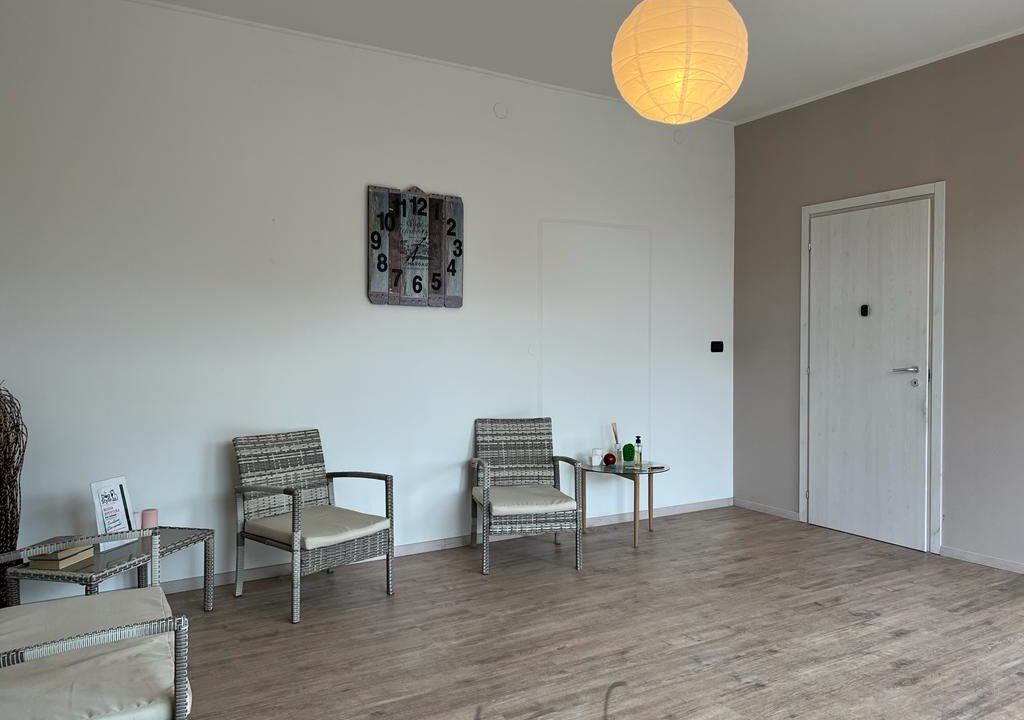 044__gruppo_vela_due_carrare_dettagli_sala_attesa_negozio