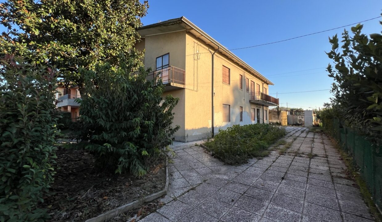 app 2 esterno parte carraio