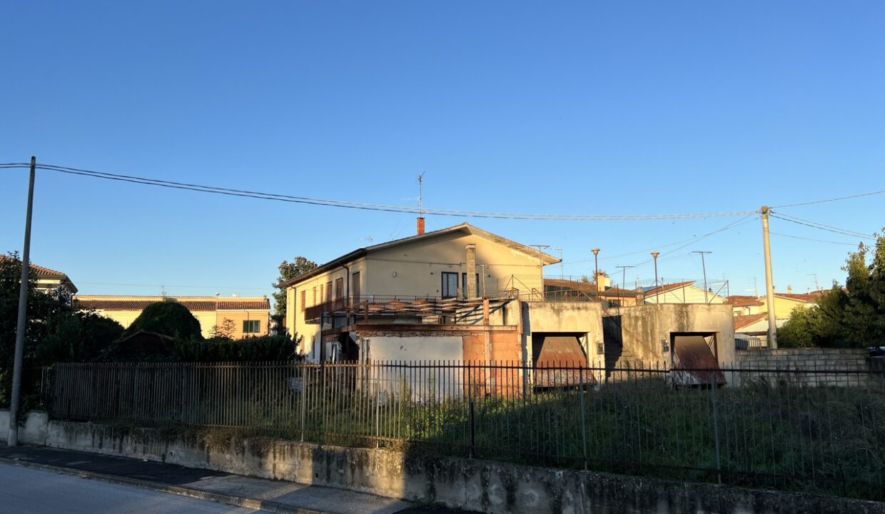 app 3 esterno da strada 2