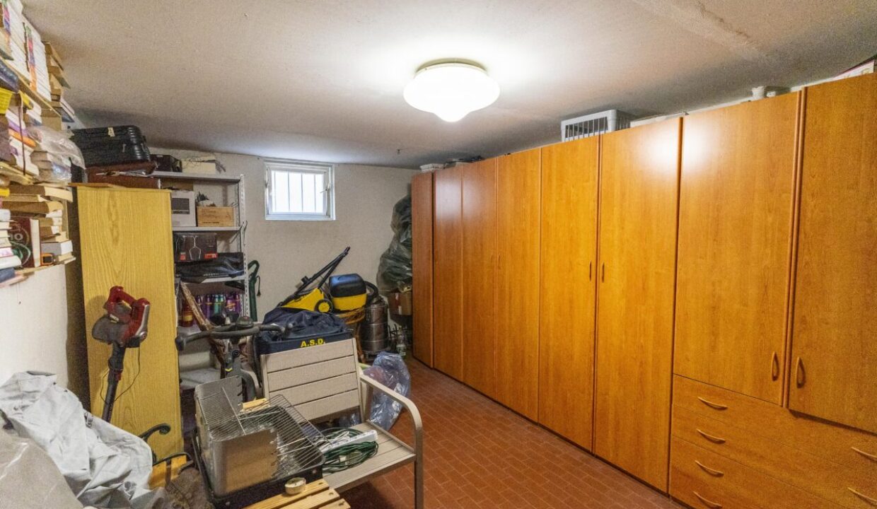 Ripostiglio-stanza (2)