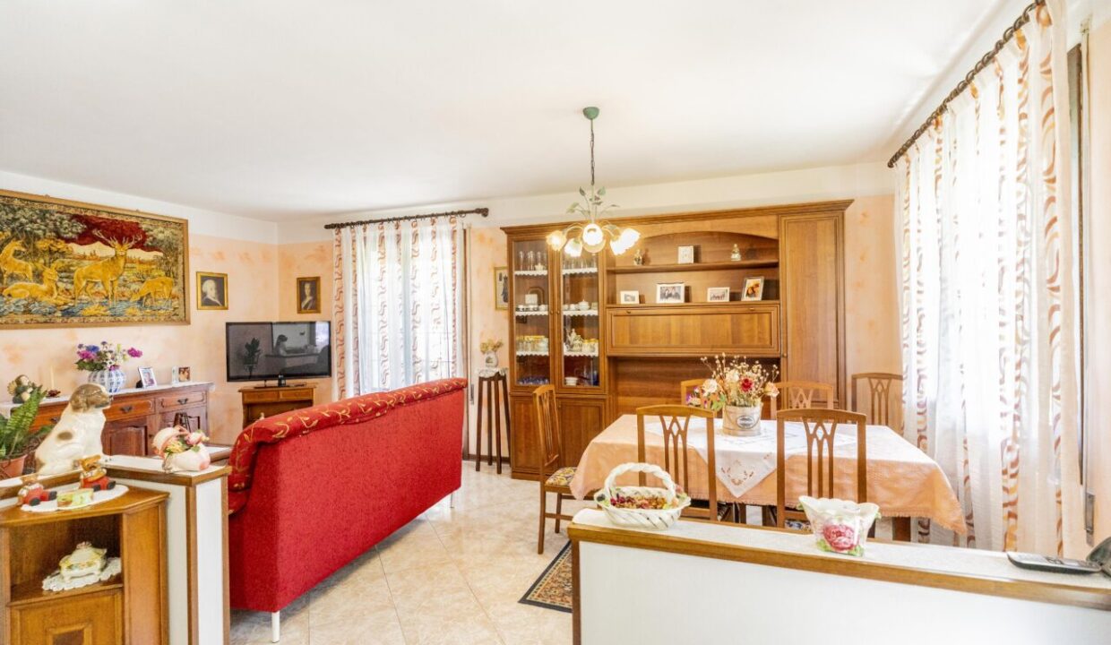 011 Soggiorno-sala da pranzo