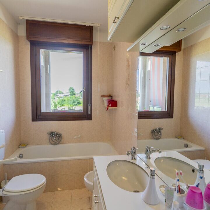 017 Bagno con vasca