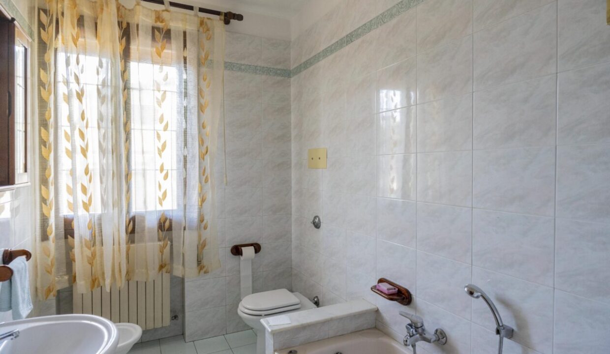 026 Bagno con vasca.