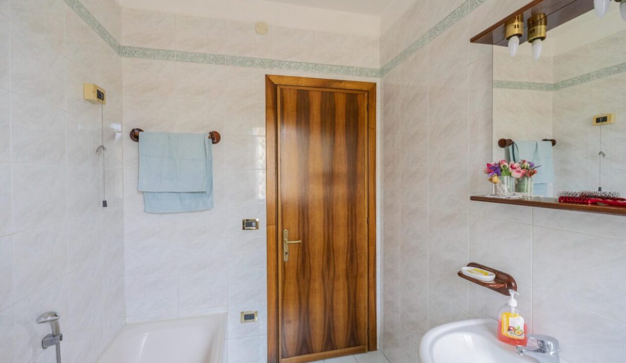 027Bagno con vasca