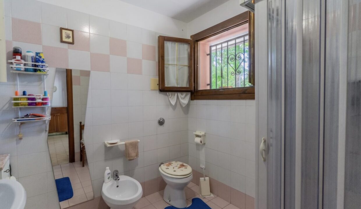 037 Bagno con doccia