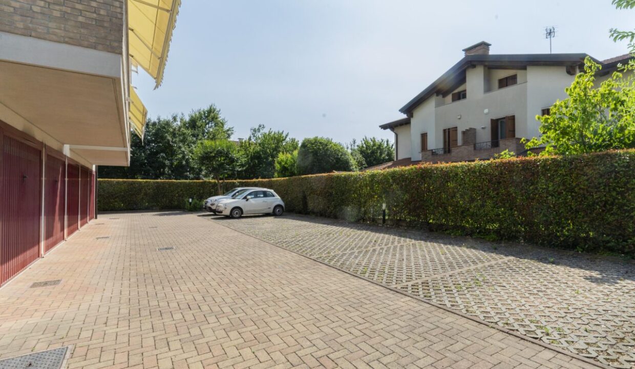 06 Parcheggio privato