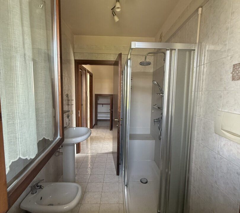 06 bagno-doccia con seduta