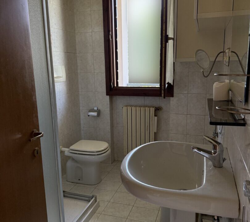 07 Bagno-doccia con seduta 2