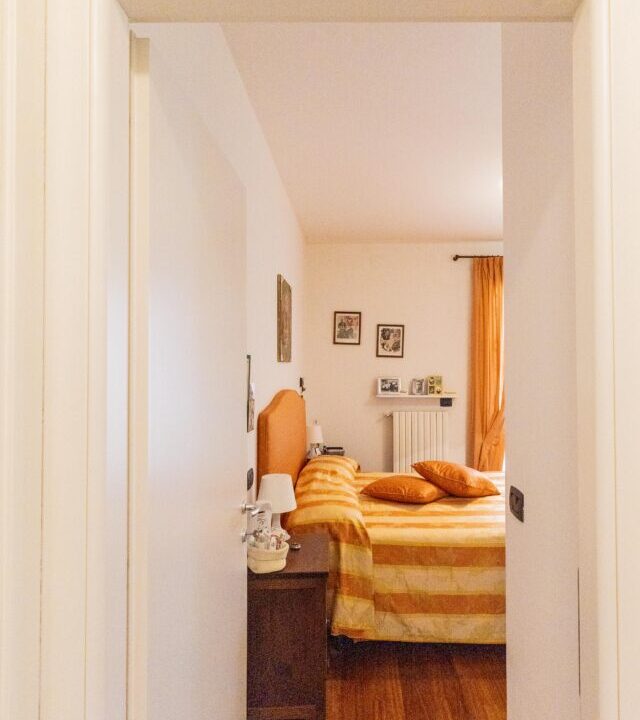 19 Fronte camera matrimoniale