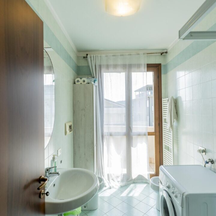 07 Bagno completo di doccia