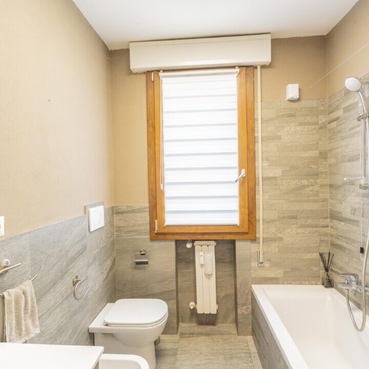 09 bagno completo di vasca