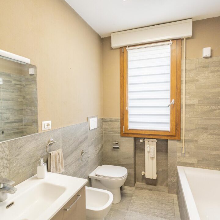 10 bagno completo di vasca