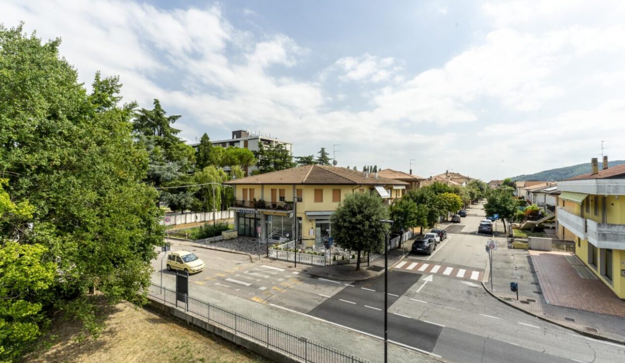 12 Vista balcone