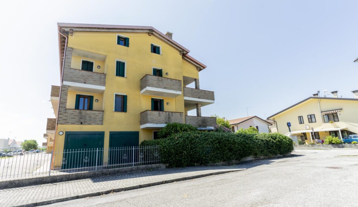 02 Vista esterna condominio